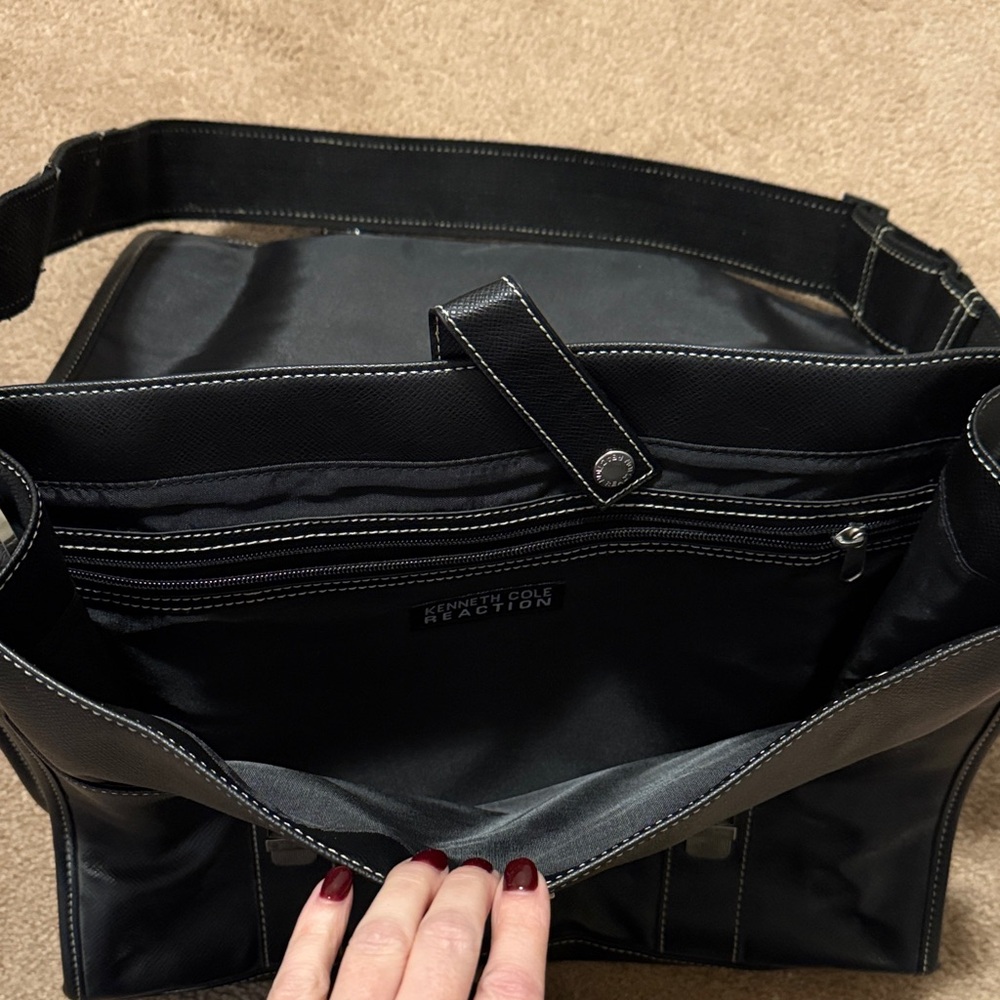 Kenneth Cole Reaction Dark Leather Messenger Bag with shoulder strap adjustable - Picture 6 of 13